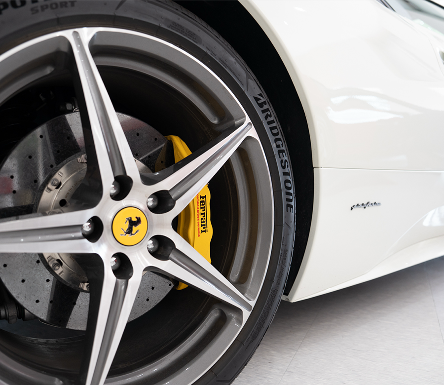 自社開発品・OEM品も扱うスーパーカー専門企業